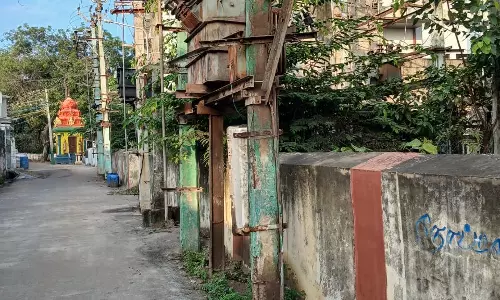 மின்கம்பங்கள் மாற்றப்படுமா?