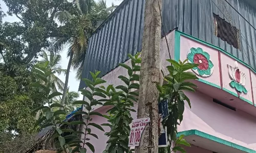 சேதமடைந்த மின்கம்பம்