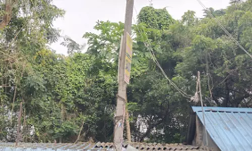 ஆபத்தான மின்கம்பம் ஆபத்தான மின்கம்பம்