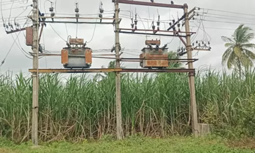 டிரான்ஸ்பார்மரின் மின்கம்பங்கள் பழுது