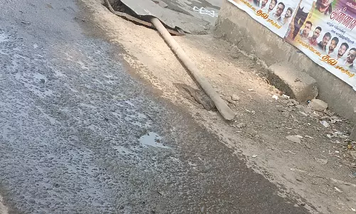 கால்வாய் உடைப்பால் பள்ளம்