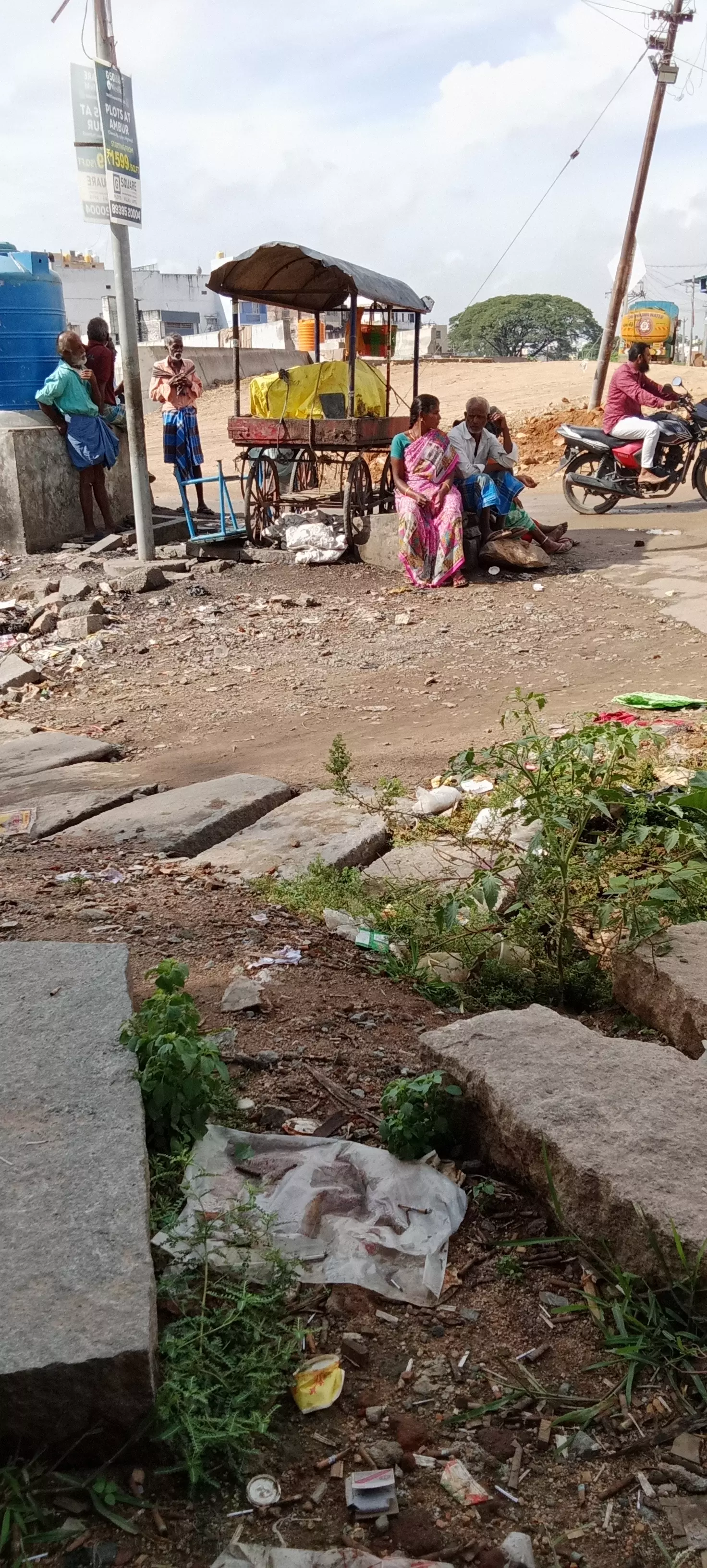 சாலையை சீரமைத்துத்தர வேண்டும் சாலையை சீரமைத்துத்தர வேண்டும்