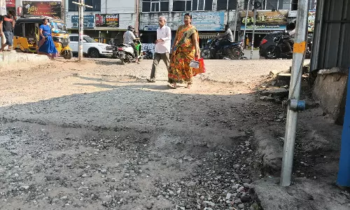 சாலையை சீரமைக்க வேண்டும்