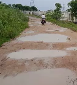 சாலை வசதி கேள்விக்குறி சாலை வசதி கேள்விக்குறி