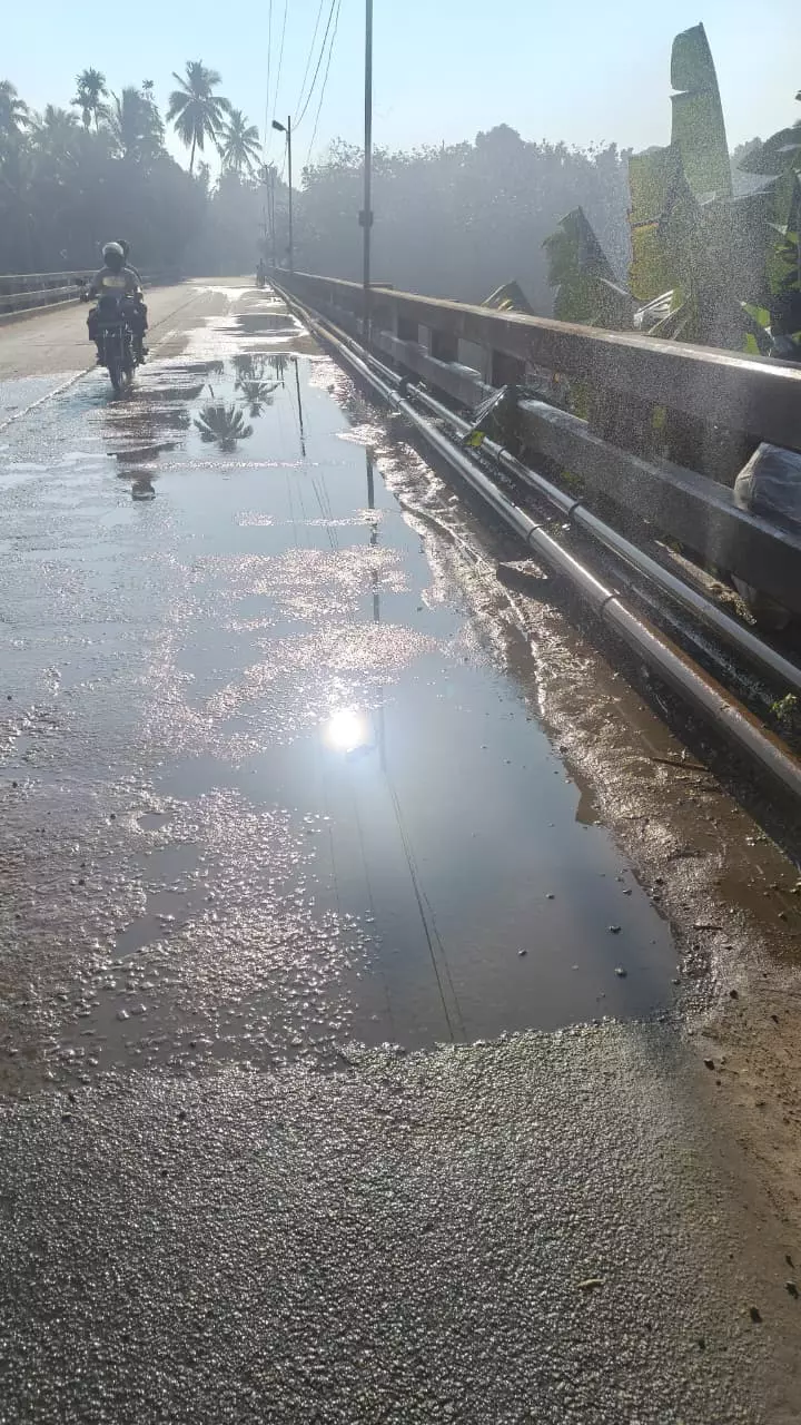 வீணாகும் குடிநீர் வீணாகும் குடிநீர்