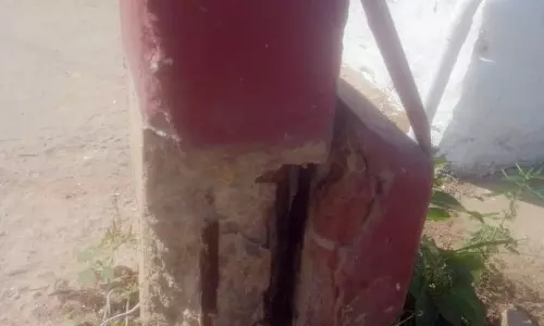 ஆபத்தான மின்கம்பம் ஆபத்தான மின்கம்பம்