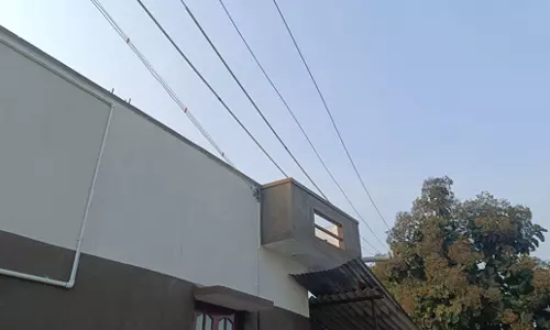 மின்கம்பியை மாற்றி அமைக்க வேண்டும் மின்கம்பியை மாற்றி அமைக்க வேண்டும்