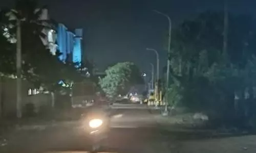 எரியாத தெருவிளக்குகள் எரியாத தெருவிளக்குகள்