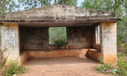 புதிய பயணிகள் நிழற்குடை கட்ட வேண்டும் புதிய பயணிகள் நிழற்குடை கட்ட வேண்டும்