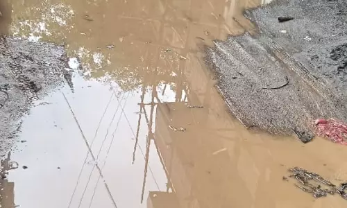 தெருவில் தேங்கும் மழைநீர்