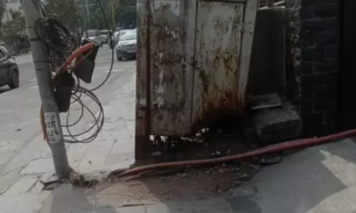 துருபிடித்த மின்பெட்டி