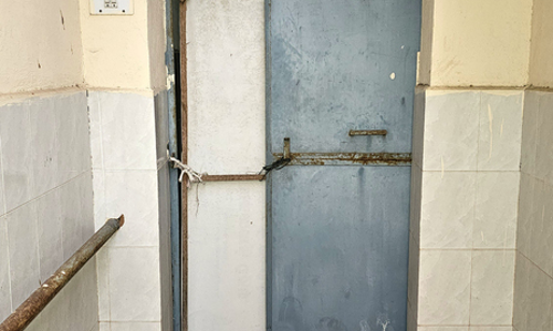 பூட்டிக்கிடக்கும் சுகாதார வளாகம்