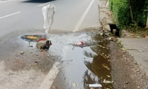 குழாய் உடைப்பால் வீணாகும் குடிநீர்