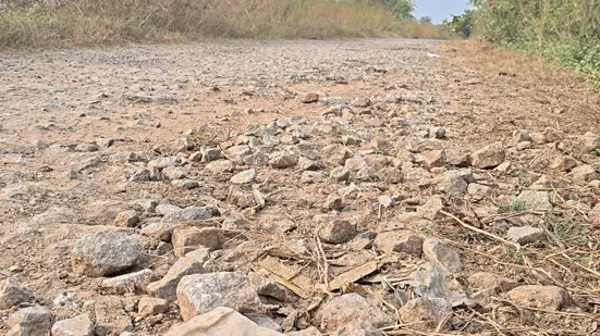 கரடுமுரடான சாலையால் மக்கள் அவதி