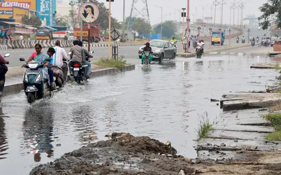குட்டைபோல் தேங்கிய கழிவுநீர் குட்டைபோல் தேங்கிய கழிவுநீர்