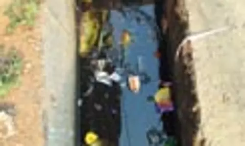 தேங்கி நிற்கும் கழிவுநீர் தேங்கி நிற்கும் கழிவுநீர்