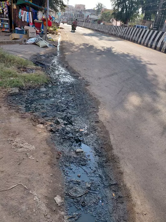 கழிவுநீர் கால்வாய் வசதி தேவை