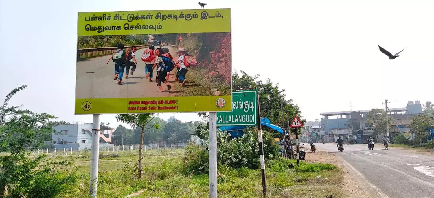 வாகன ஓட்டிகள் அவதி வாகன ஓட்டிகள் அவதி