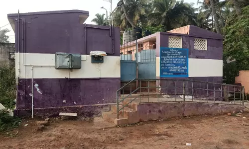 செயல்படாத பொது கழிவறை