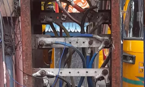 அபாயகரமான மின்பெட்டி