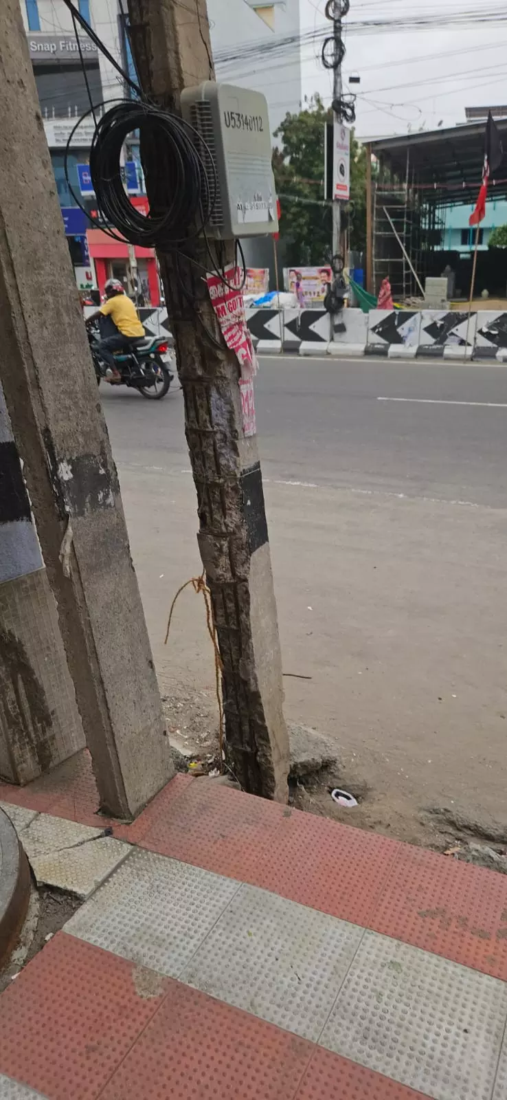 ஆபத்தான மின்கம்பம் ஆபத்தான மின்கம்பம்