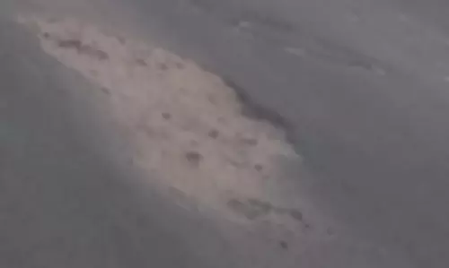 சேதமடைந்த சாலை