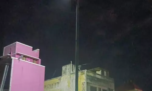 உயர் கோபுர மின் விளக்குகள் எரியவில்லை