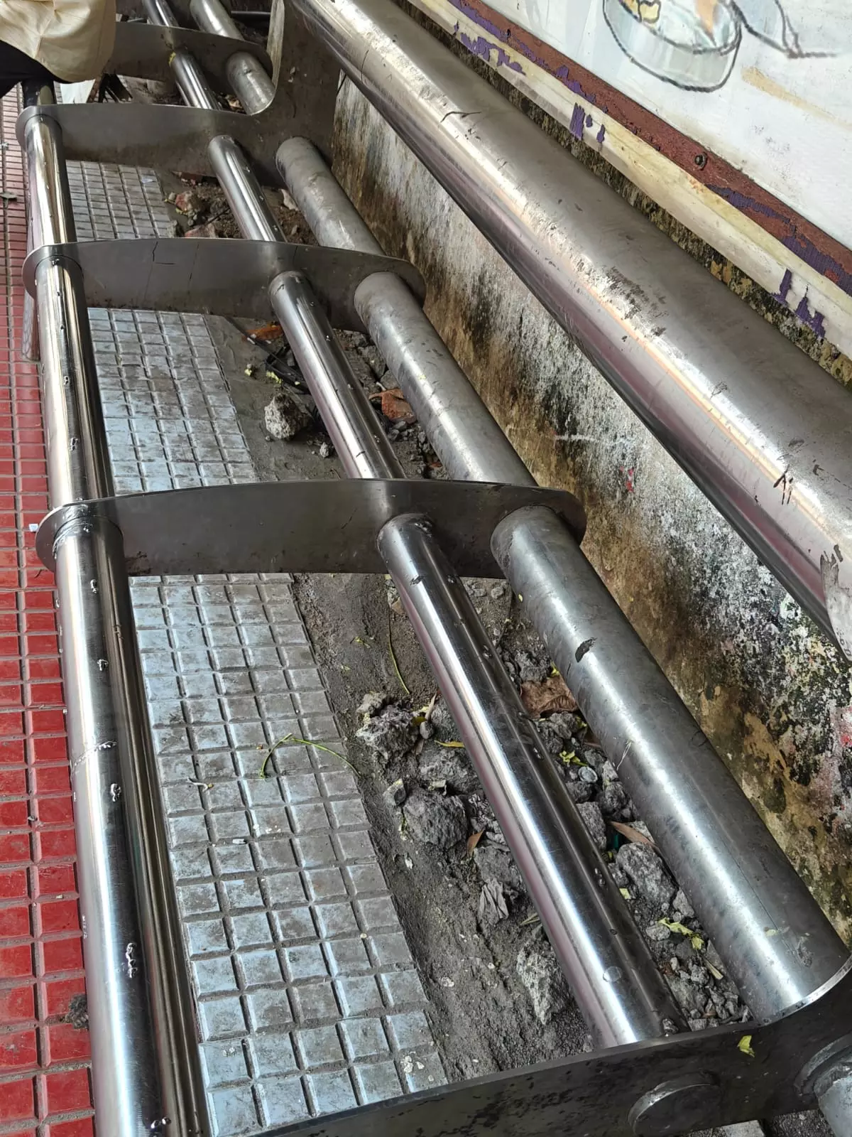 உட்கார முடியாக நிழற்குடை இருக்கை உட்கார முடியாக நிழற்குடை இருக்கை