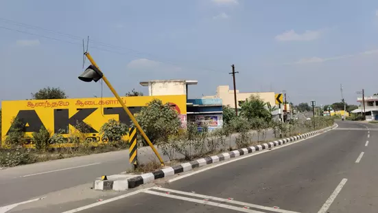 சாய்ந்த சிக்னல் விளக்கு கம்பம் சாய்ந்த சிக்னல் விளக்கு கம்பம்