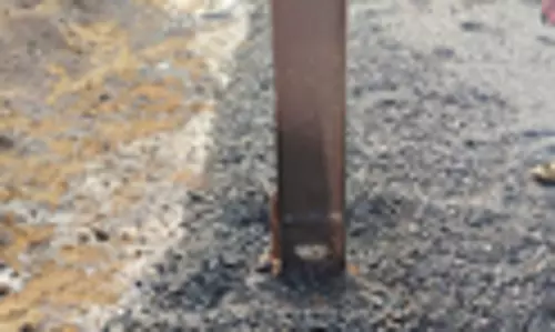 ஆபத்தான மின்கம்பம்