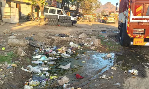 குடிநீர் குழாய் உடைப்பு குடிநீர் குழாய் உடைப்பு