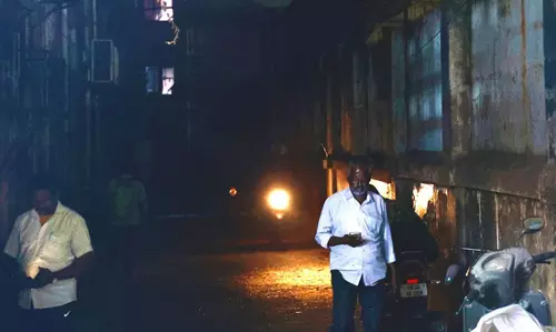 மின்விளக்கு வசதி தேவை மின்விளக்கு வசதி தேவை