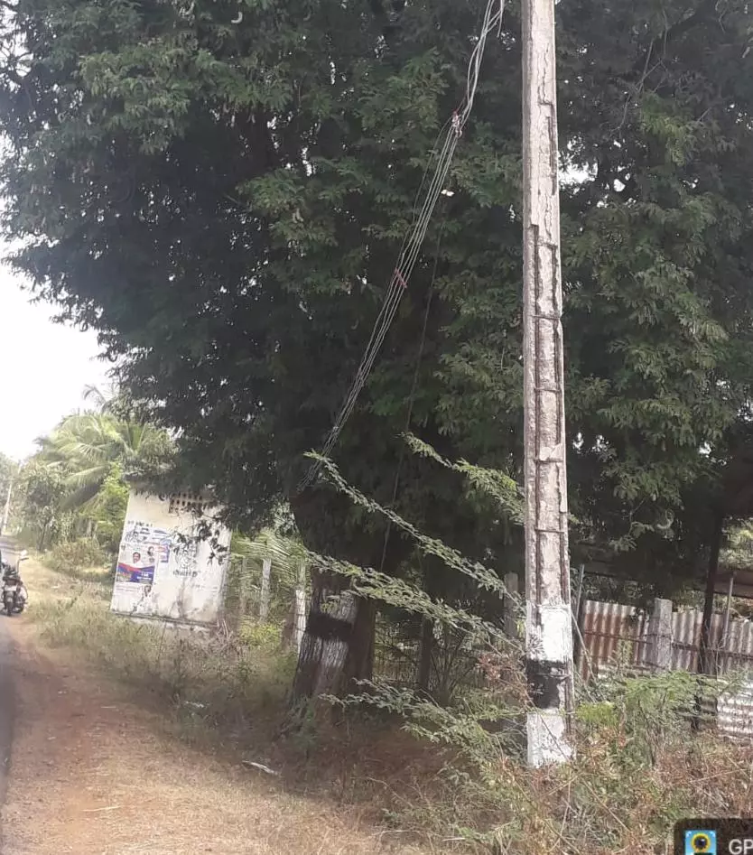 ஆபத்தான மின்கம்பம் ஆபத்தான மின்கம்பம்