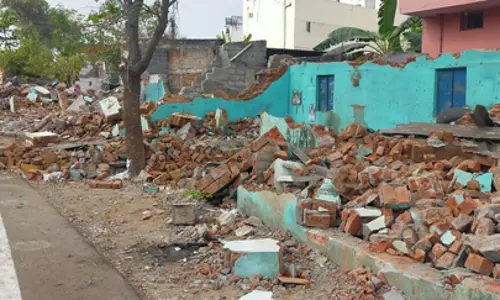 கட்டிட கழிவுகளை அகற்றுவார்களா?