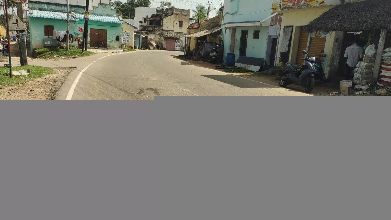 வேகத்தடை அமைக்க வேண்டும் வேகத்தடை அமைக்க வேண்டும்