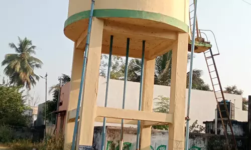 பழுதான மேல்நிலை நீர்த்தேக்கத்தொட்டி பழுதான மேல்நிலை நீர்த்தேக்கத்தொட்டி