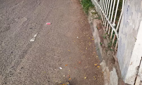 கால்களில் இடறும் தண்டவாள துண்டு கால்களில் இடறும் தண்டவாள துண்டு