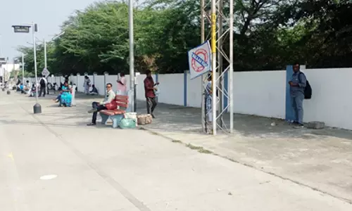 ரெயில் பயணிகளுக்கான நிழற்கூட வசதி ரெயில் பயணிகளுக்கான நிழற்கூட வசதி