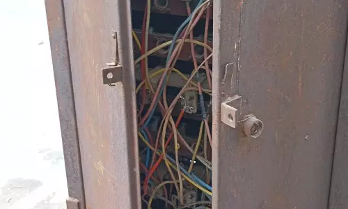 ஆபத்தான மின்பெட்டி