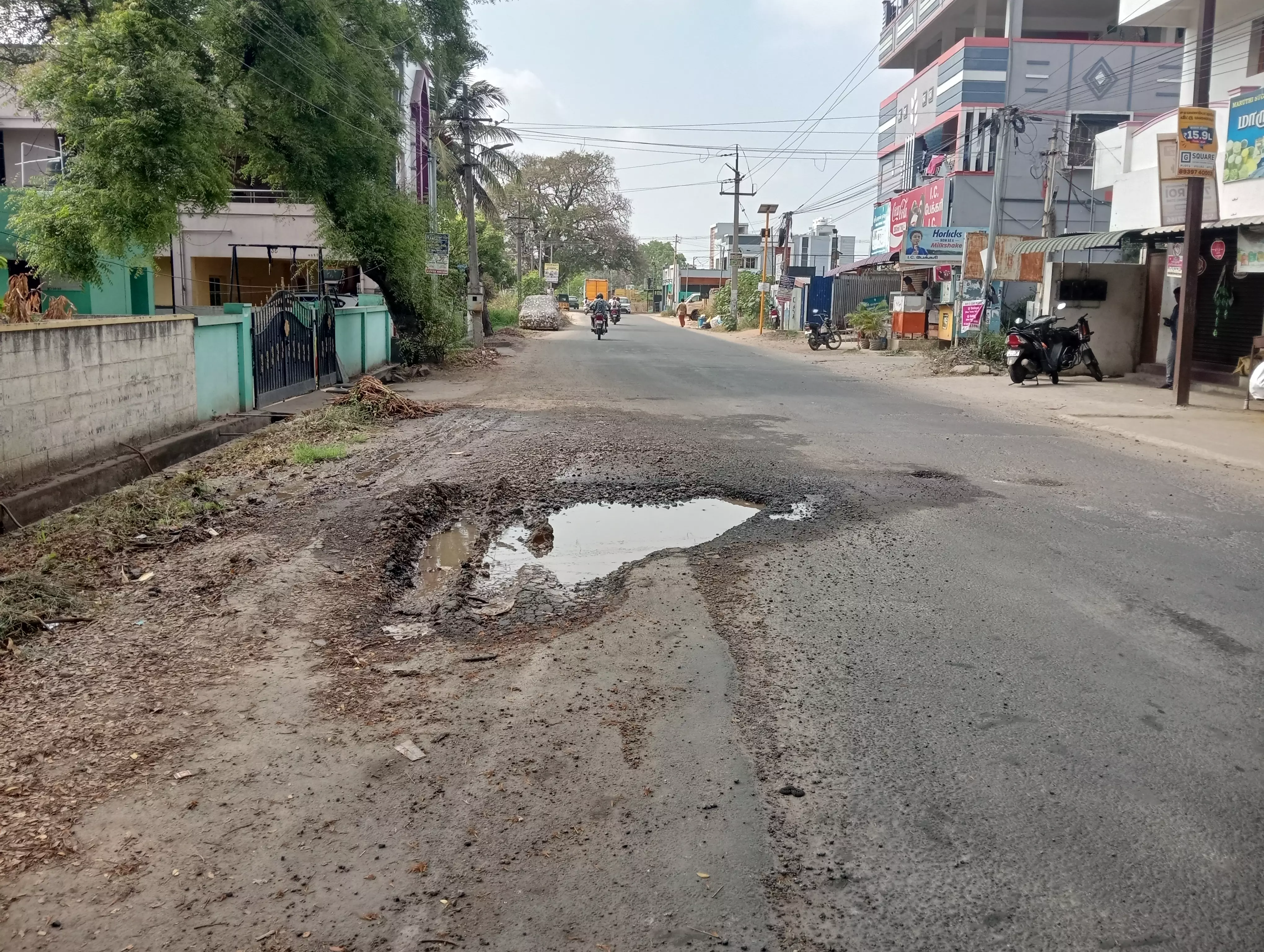 சாலையில் குழி
