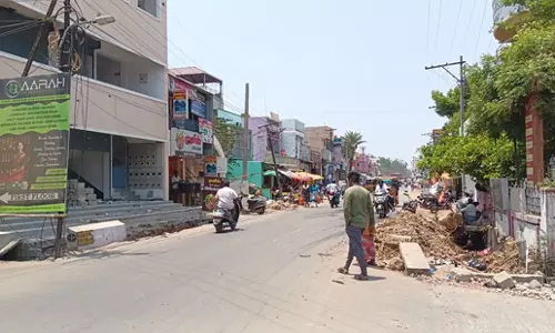 கிடப்பில் போடப்பட்ட கழிவுநீர் கால்வாய் பணி