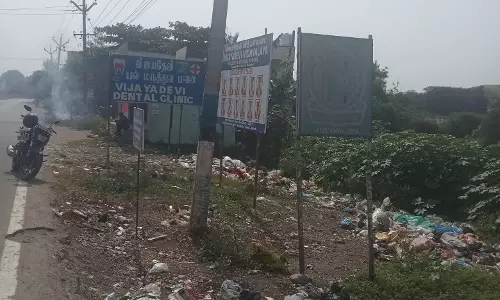 சாலையில் கொட்டப்படும் குப்பைகள்