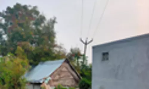 தாழ்வாக செல்லும் மின்கம்பிகள்