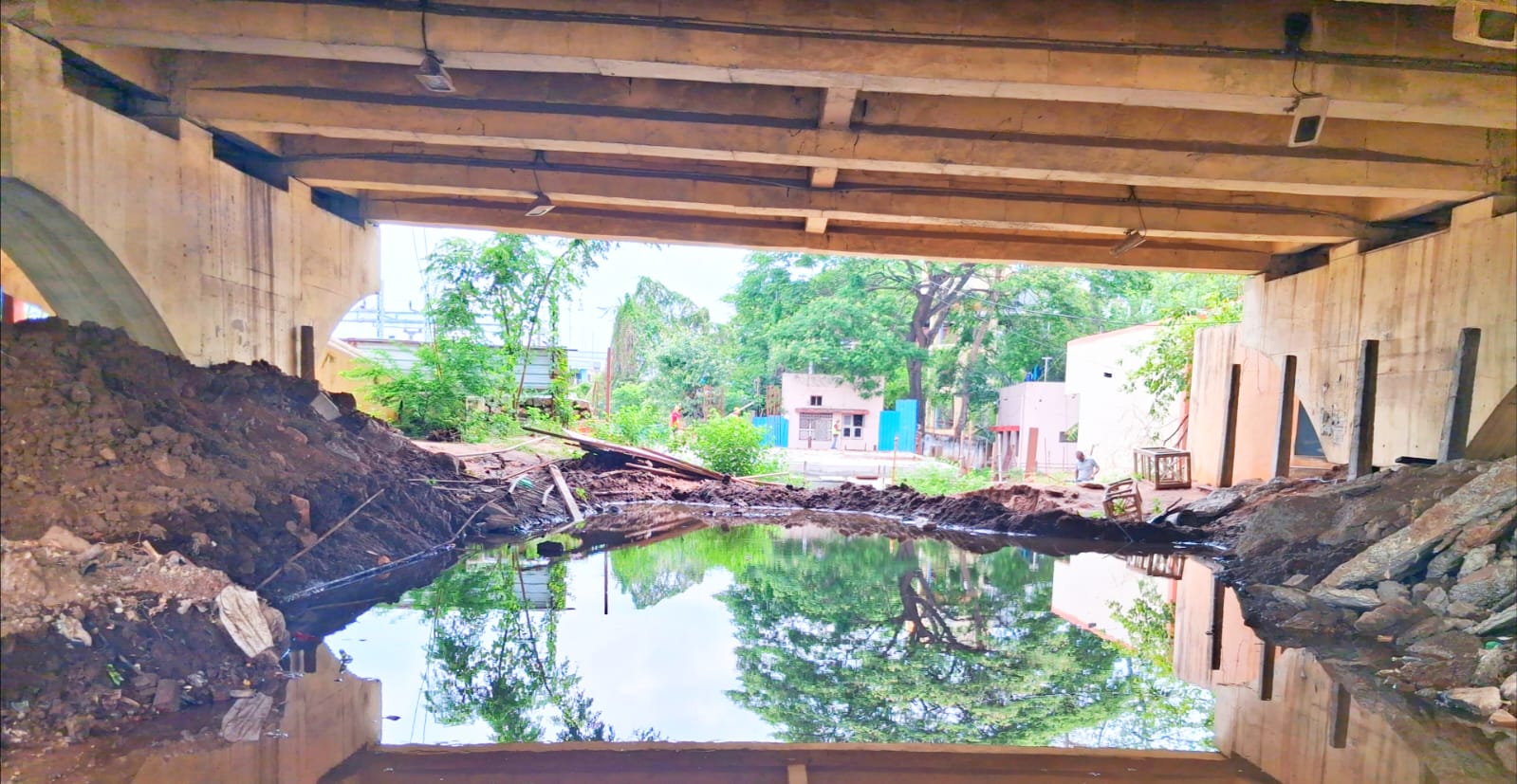 வீணாகும் குடிநீர் வீணாகும் குடிநீர்