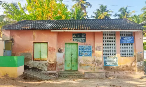 பராமரிப்பில்லாத அங்கன்வாடி கட்டிடம்