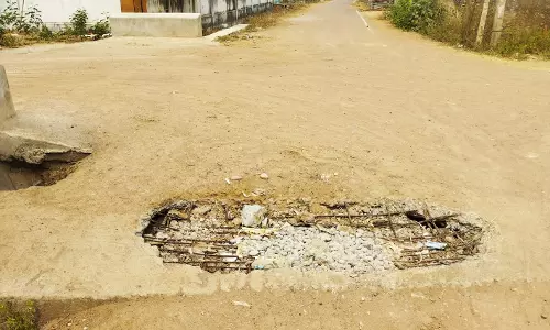 வாறுகால் பாலம் சேதம்