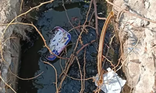 கழிவுநீர் கால்வாய் மூடி சேதம்