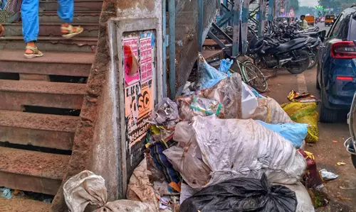 குவிந்து கிடக்கும் குப்பை மூட்டைகள் குவிந்து கிடக்கும் குப்பை மூட்டைகள்
