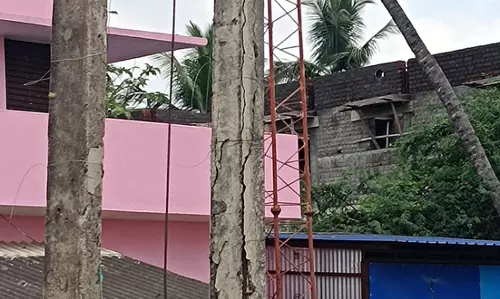 சேதமான மின்கம்பம்