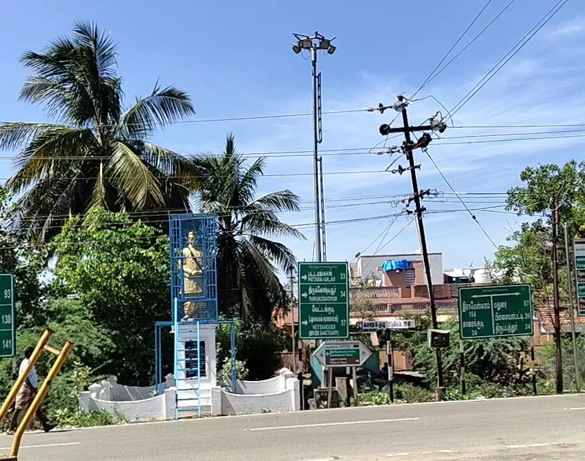 எரியாத உயர் கோபுர மின்விளக்கு எரியாத உயர் கோபுர மின்விளக்கு